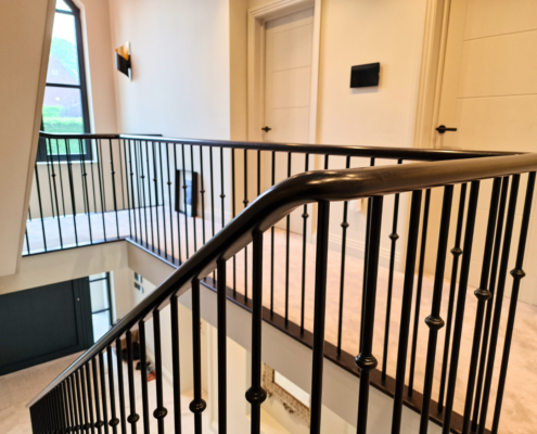 Continuous curved handrail for straight staircases.