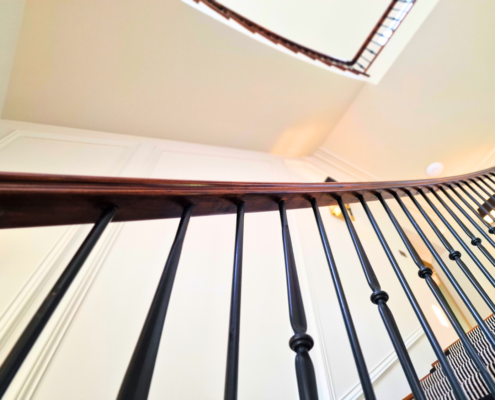 Continuous wooden handrail