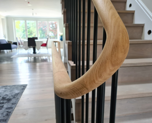 staircase specialist Handrail Creations Surrey Oak handrails black steel spindles balustrade pre-assembled 5 axis CNC machines spindles timber staircase contemporary style Handrail Creations Design team Finest in the UK Private client in Surrey Staircase specialist Oak handrails Black steel spindles 4 floors Balustrade Pre-assembly Quick and easy installation Continuous oak handrails 5 axis CNC machines Attention to detail Happy client 300 spindles Underside fixation No core rail No welding on site Timber staircase Contemporary style
