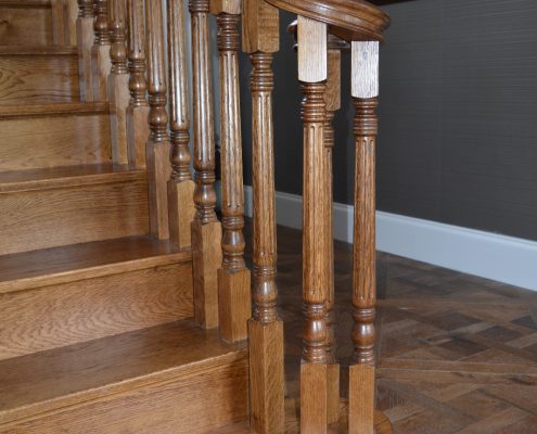 Oak volute rising handrail and square spindles