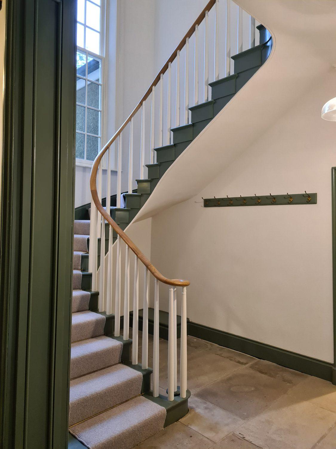 5 Best Colours to Paint a Staircase | Handrail Creations